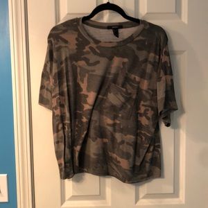 Forever 21 camo cropped T-shirt